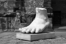 Marmorreplik vor der Porta Nigra, aufgestellt zur Konstantin-Ausstellung 2007