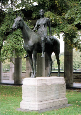 Louis Tuaillon, Amazone, Lustgarten Berlin Louis Tuaillon, Amazone, Lustgarten Berlin