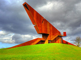 Turm Luxemburg, Trier, Gelände der Landesgartenschau 2004, Architekt François Valentiny, Foto Martin Weber (http://www.flickr.com/photos/es-de-we/415513627/)